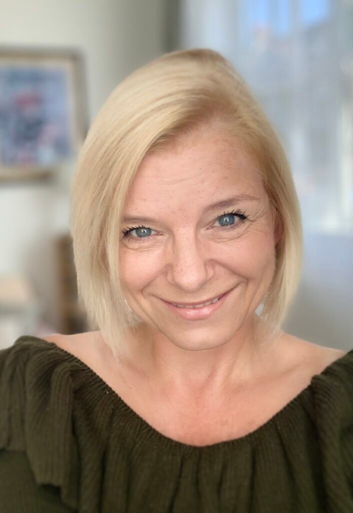 Michelle Monk headshot Yes Hypnotherapy